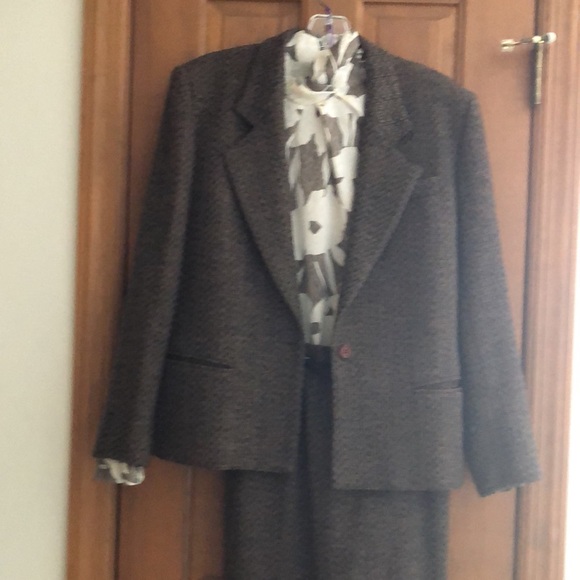 Vintage Brown textured weave wool suit, size 8 - Picture 16 of 16
